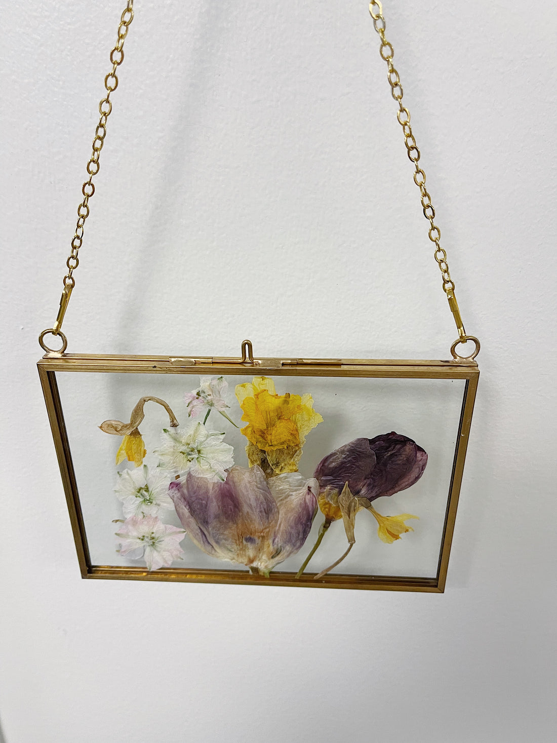 Horizontal Hanging Float Pressed Flower Frame | Gold Rectangle