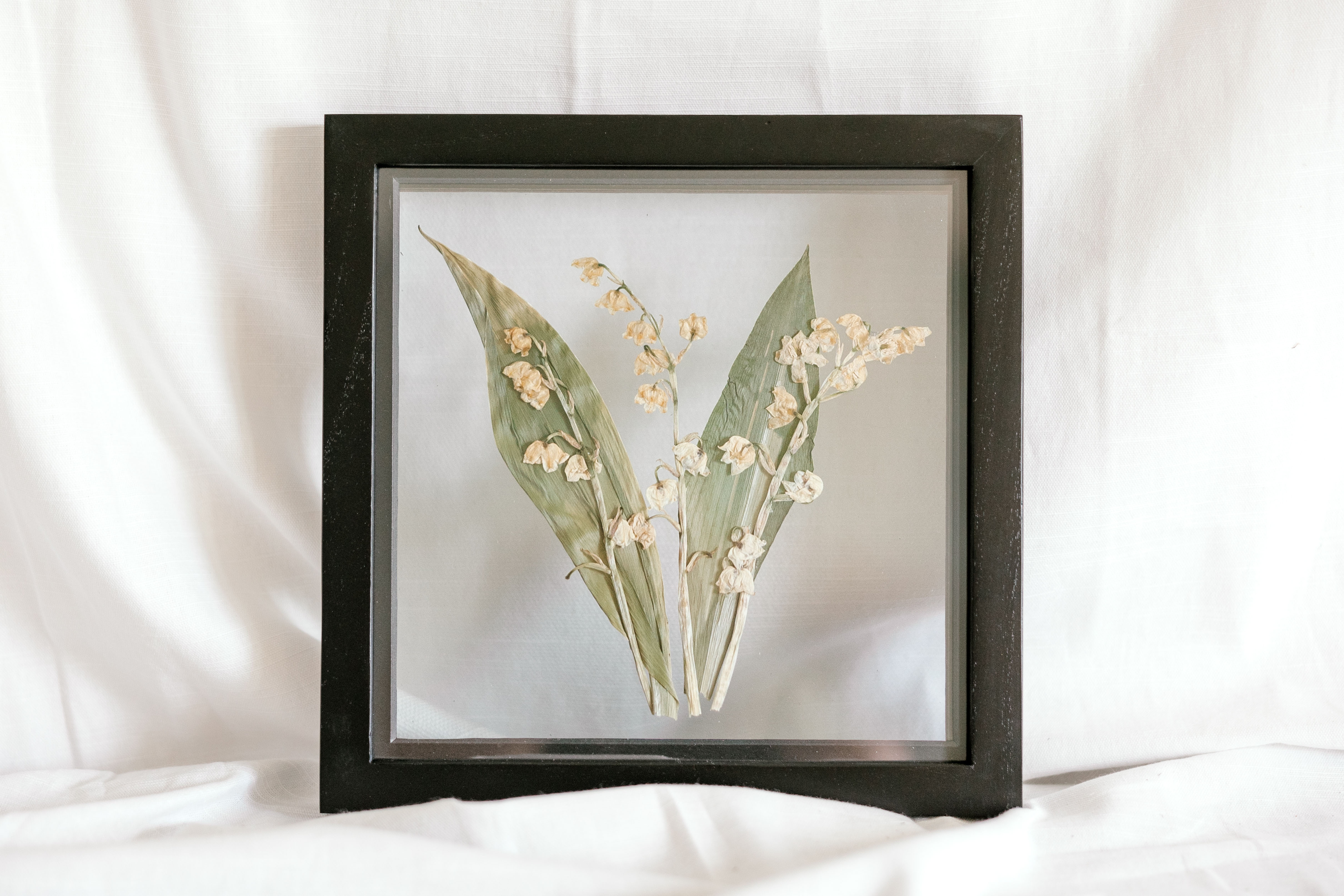 10x10 May birth flower frame - Lily of the valley