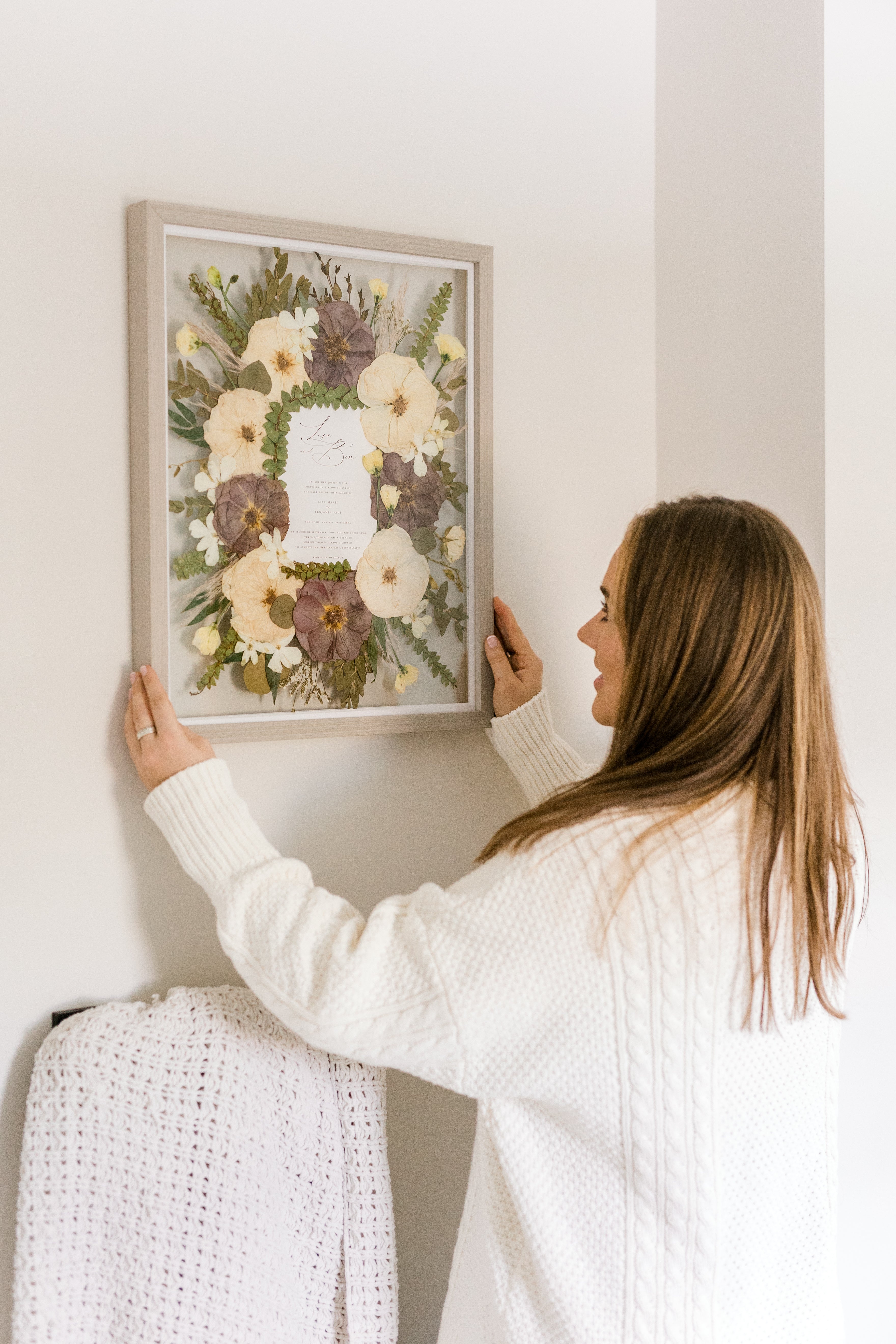 Hanging gray wood 16x20 float frame